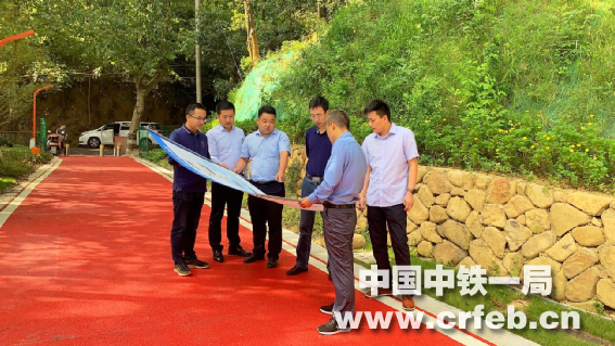 中铁一局副总经理、总工程师安国勇到五公司青山湖桥隧厅项目检查工作