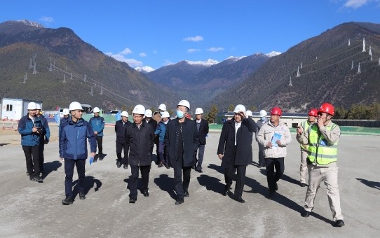 晏志勇到林芝在建项目一线督导调研