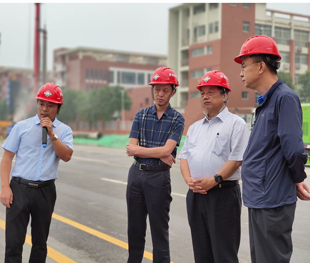 济阳区常务副区长高继锋察看济阳区市政设施改造工程项目