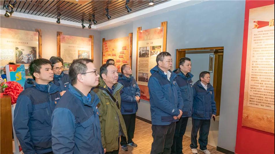 山河智能组织“不忘初心、牢记使命”主题党日活动