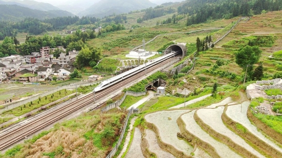 二公司新建长沙至昆明铁路客运专线湖南段雪峰山一号隧道获评鲁班奖