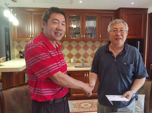 公司党委领导走访慰问老党员