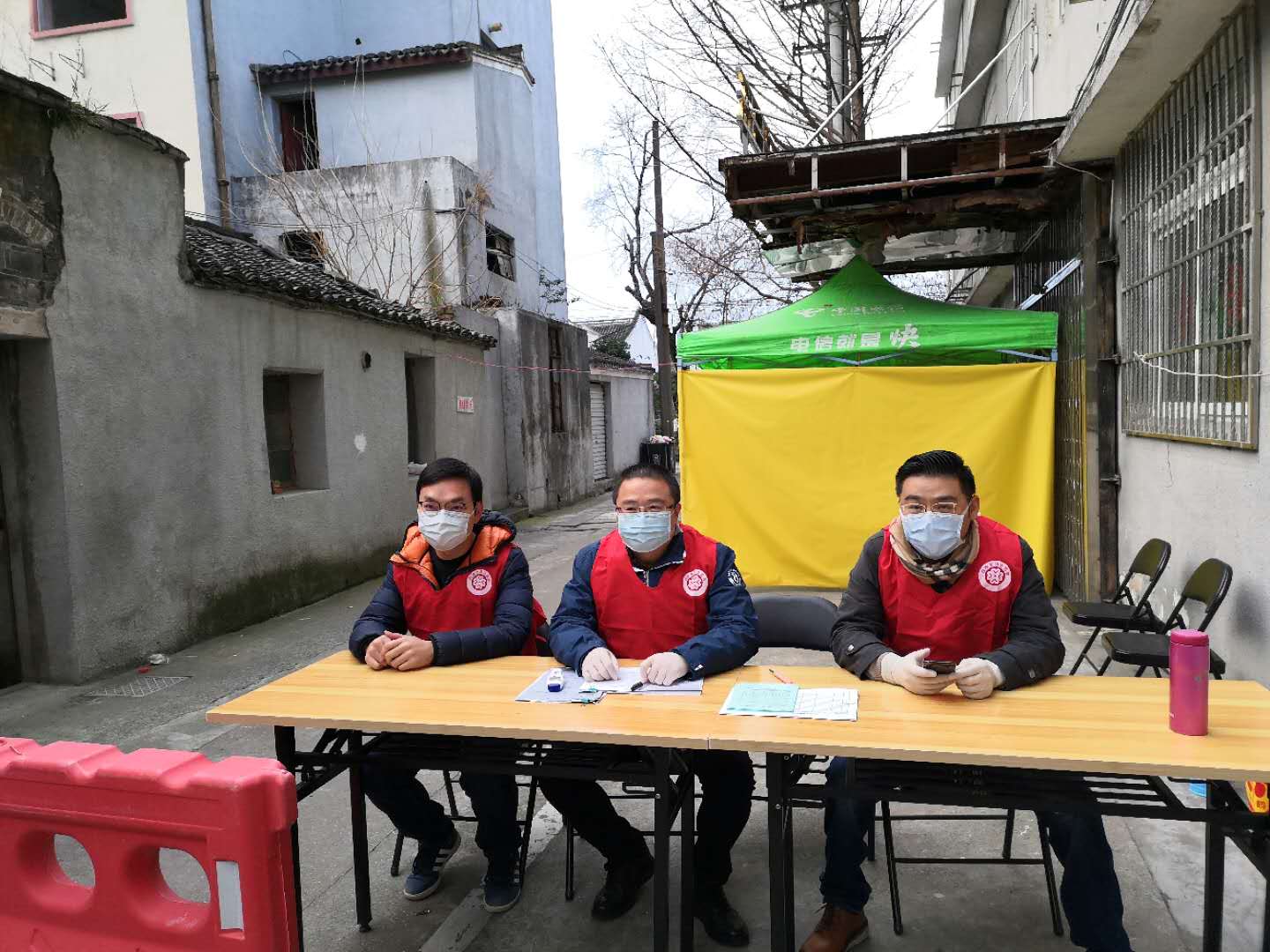 筑起疫情防控的“铜墙铁壁”