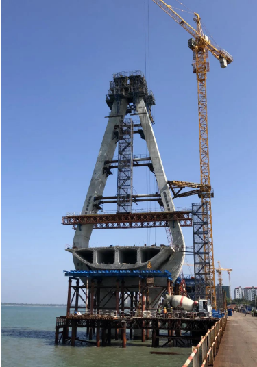 新塞兰德跨海大桥最后一个主塔封顶