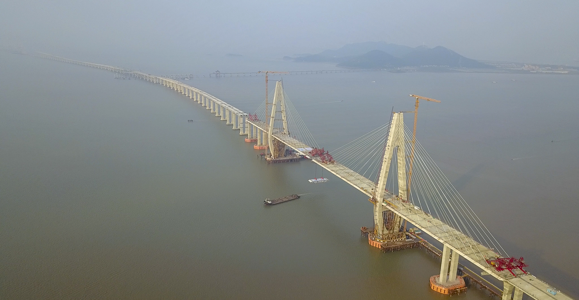 中建桥梁舟岱跨海大桥南通航孔桥合龙