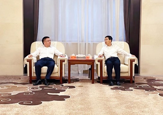 王瑾在豫与濮阳市委书记万正峰会谈