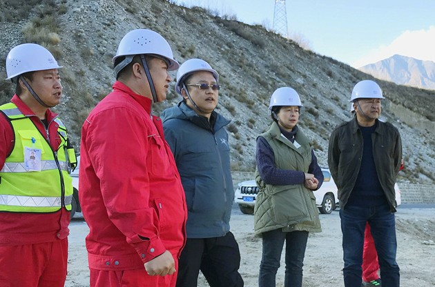 覃建庭赴西藏拉林铁路指挥部调研
