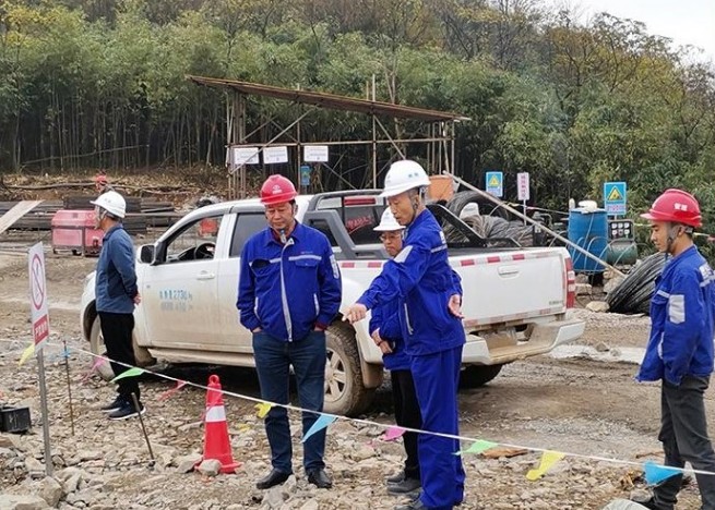 李朝君率“HSE”员工代表到桐梓假果山、大顶山项目巡视指导工作 