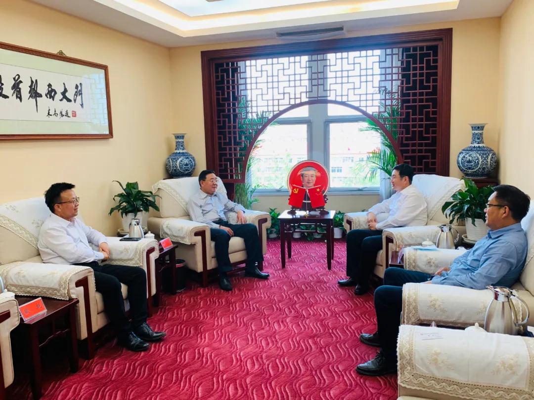 赵红鹰一行拜会北京市石景山区委书记常卫
