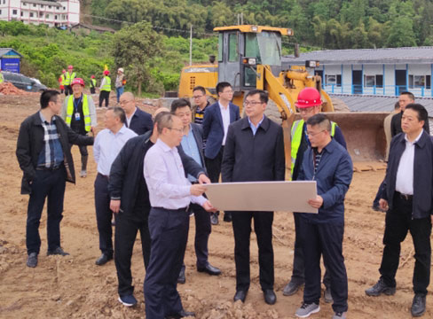 云阳县委书记覃昌德调研爆破公司高铁大道工程项目