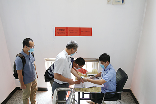 北京京投城市管廊投资有限公司总经理曾国华到公司新机场管廊项目部检查疫情防控工作