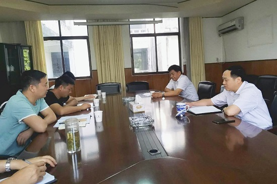 四冶公司副总经理方忠红主持召开精准扶贫工作会议