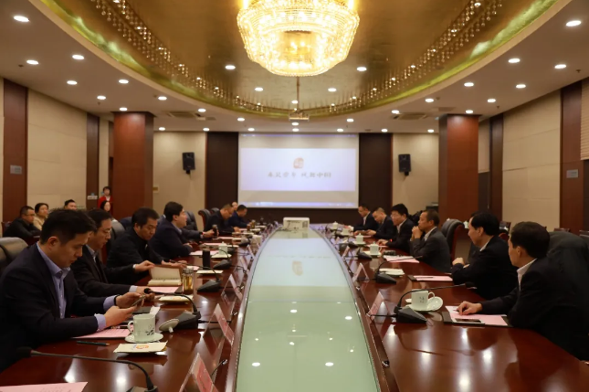 袁文清会见丹阳市委书记黄春年