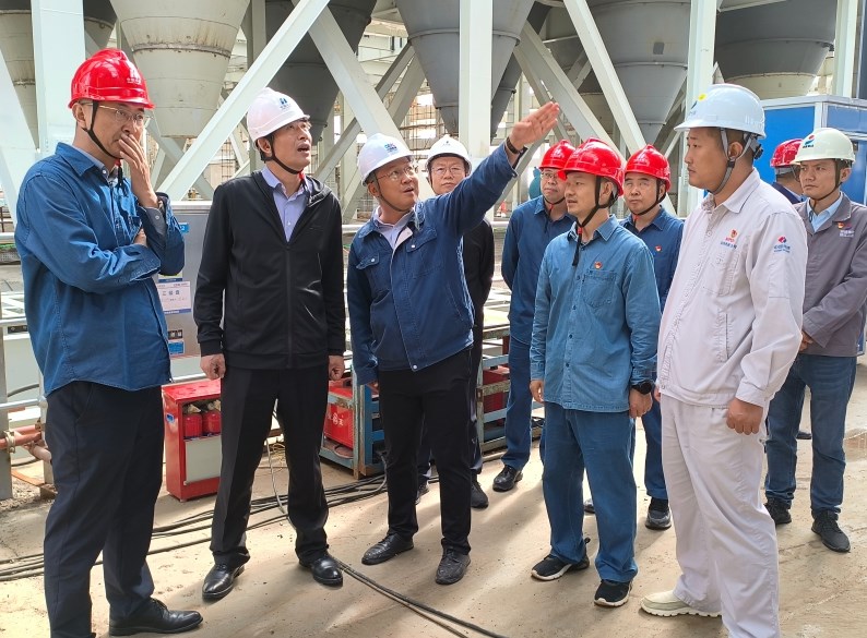 华能甘肃公司党委书记、董事长张东辉到正宁百万项目检查指导