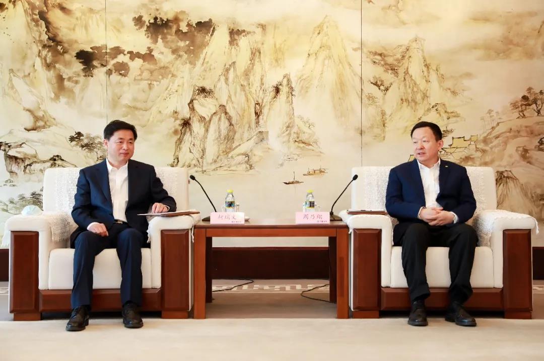周乃翔、郑学选会见中国电信董事长柯瑞文、总经理李正茂，双方签署战略合作协议