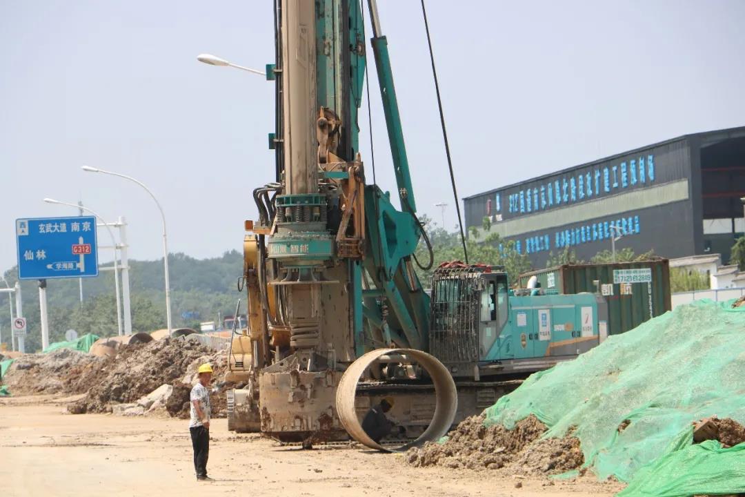 “误入”桩基 百折不回！他以8台旋挖搏未来