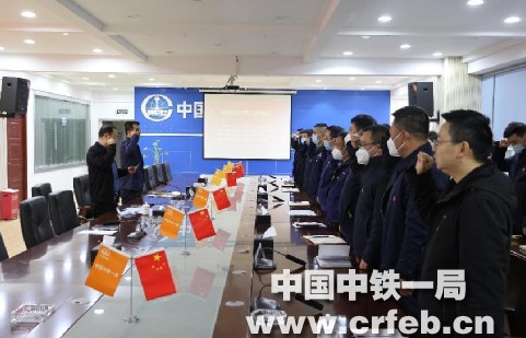 中铁一局党委常委、副总经理汤勇到重庆东环项目讲授专题党课
