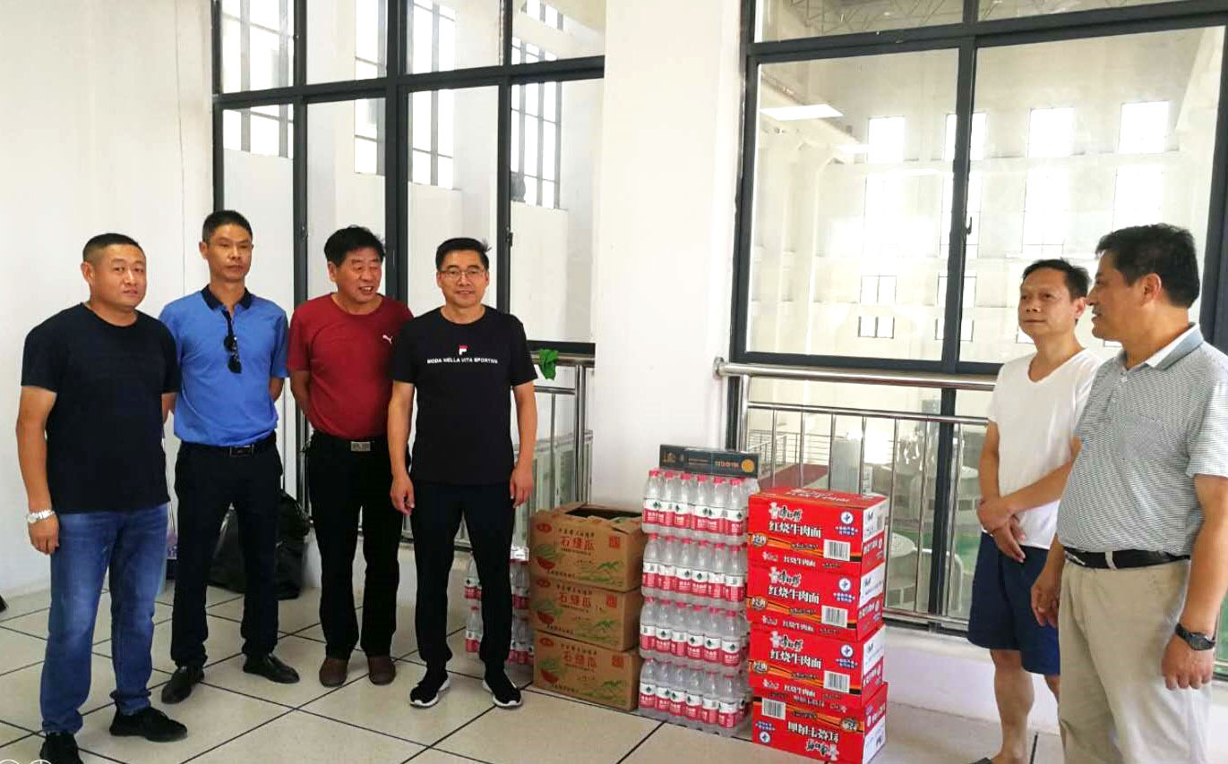 公司领导胡刚一行赴金口二站慰问防洪排涝一线运管人员