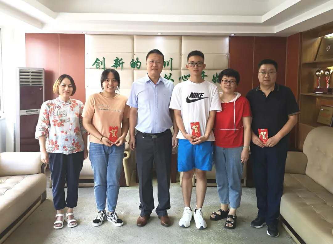 初心不改 助力前程 | 青岛海川建设集团举行第十三届“爱心飞扬奖学金”颁奖仪式