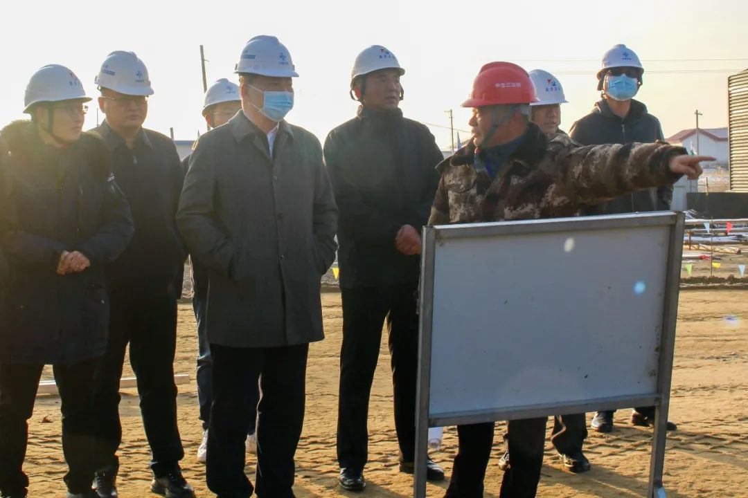 内蒙古自治区副主席包钢及巴彦淖尔市副市长刘志勇一行到乌梁素海项目调研指导工作