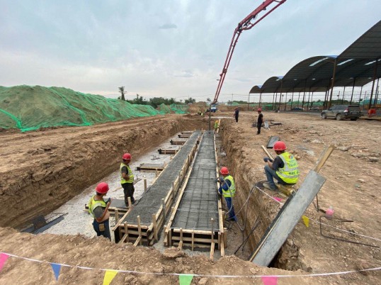 西安咸阳机场三期扩建工程飞行区场道工程（一标段）项目料仓顺利封顶