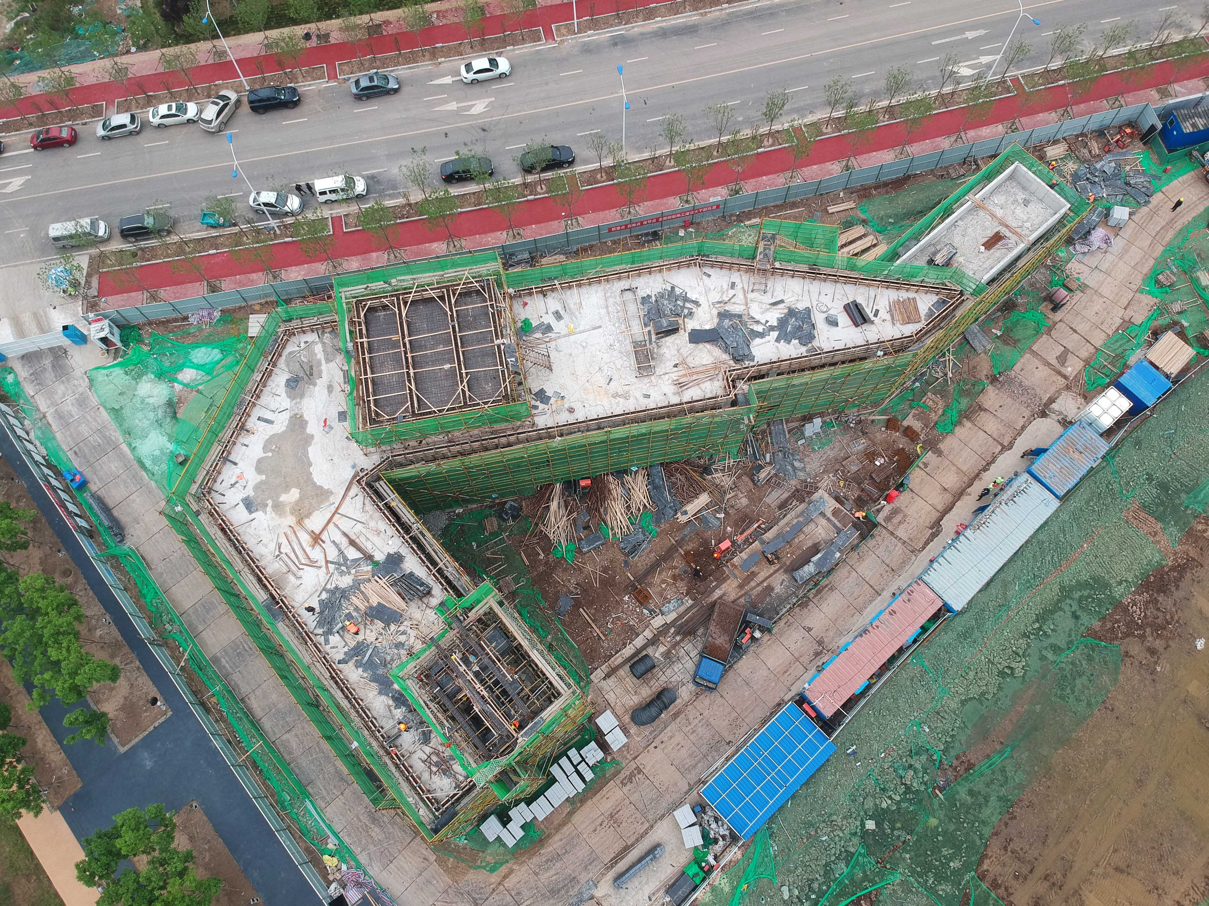 中建六局绿建公司天津塘沽湾托老所项目顺利封顶