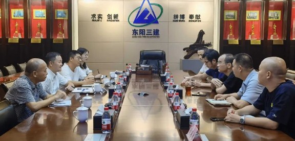 东阳市建筑业发展服务中心主任张晓伟一行来我公司走访调研
