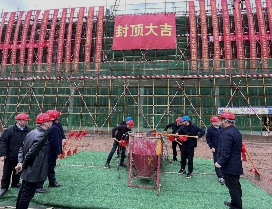 黄冈第二中学建设项目迎来首栋封顶