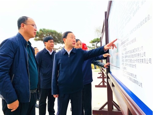 晋中市市长常书铭到龙城水系项目检查指导