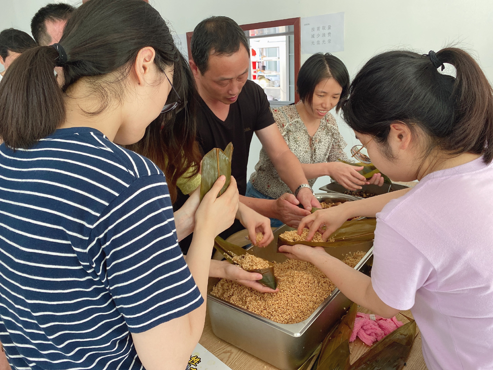 欢乐的“粽子节”体验包粽子——广厦建设集团机关员工一起包粽子庆“端午”