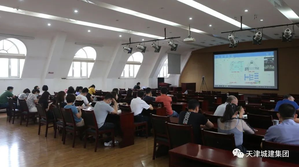 集团召开党委理论学习中心组扩大会议专题学习两会精神和《中华人民共和国民法典》