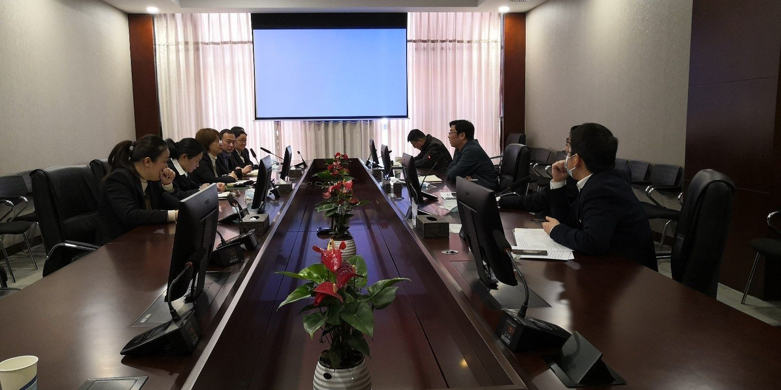 殷伯云出席海外部中后台处室调研会