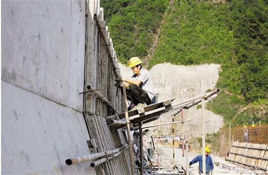 松阳黄南水库工程假日施工热度不减 “活干好了再回家”