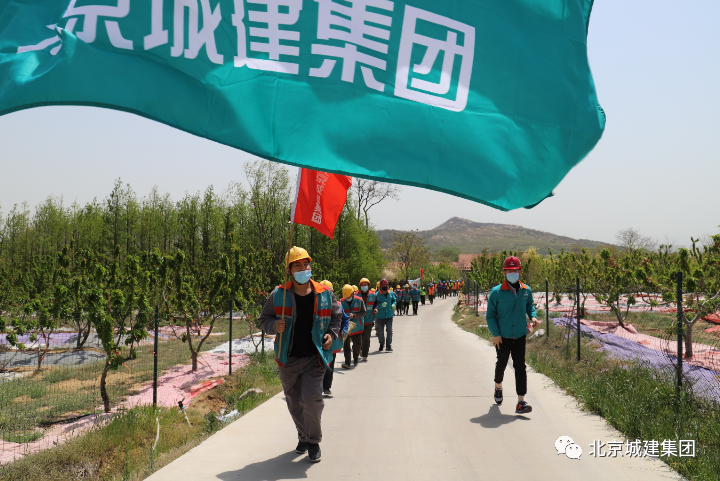 铁军担当！500多名城建人紧急驰援青岛小珠山，奔走百里灭火