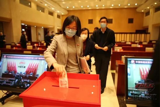 732万，中国铁建党员自愿捐款支持疫情防控