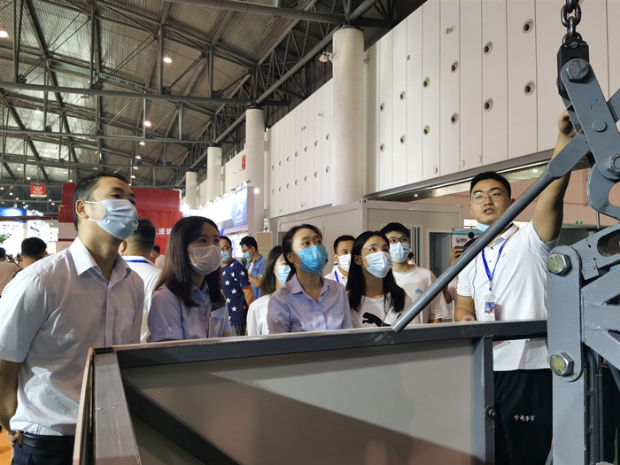 工业化公司到建博会“取经”