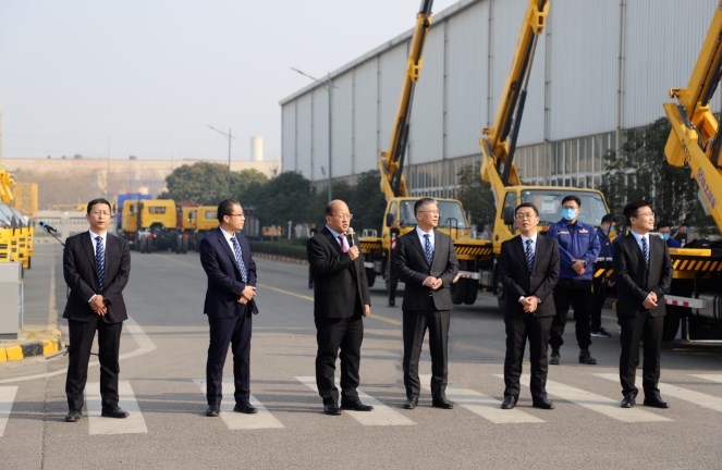开门红！成套化徐工随车城市运营专用车设备开拔“一带一路”