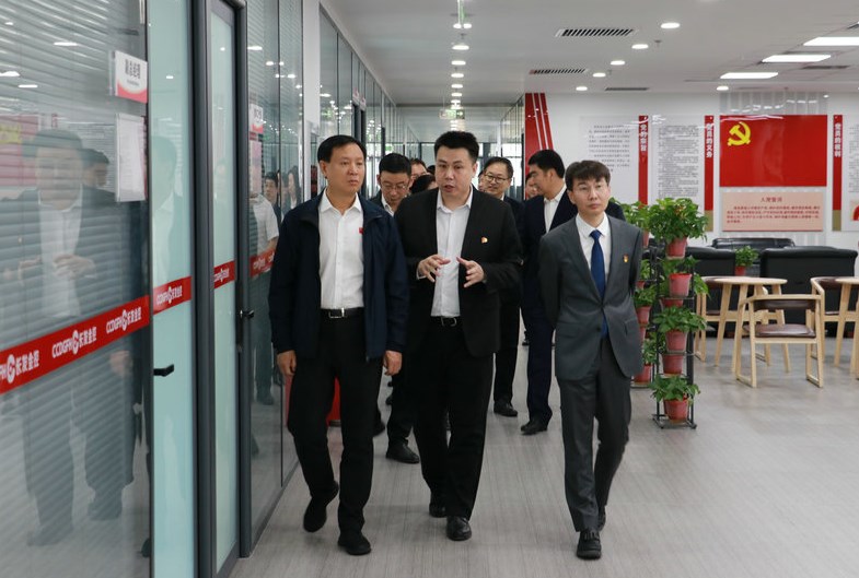 市国资委党委书记、主任赵首沣一行深入长发集团调研