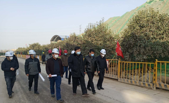 中国铁路西安局集团有限公司副总经理王大军到中铁一局建安公司西安动车段项目部开展复工复产疫情防控专项检查