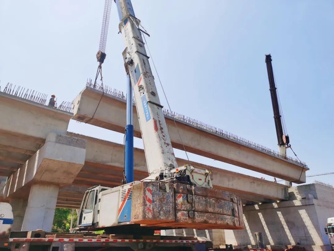 成资快速路SG3标段雷家中桥架梁施工圆满完成