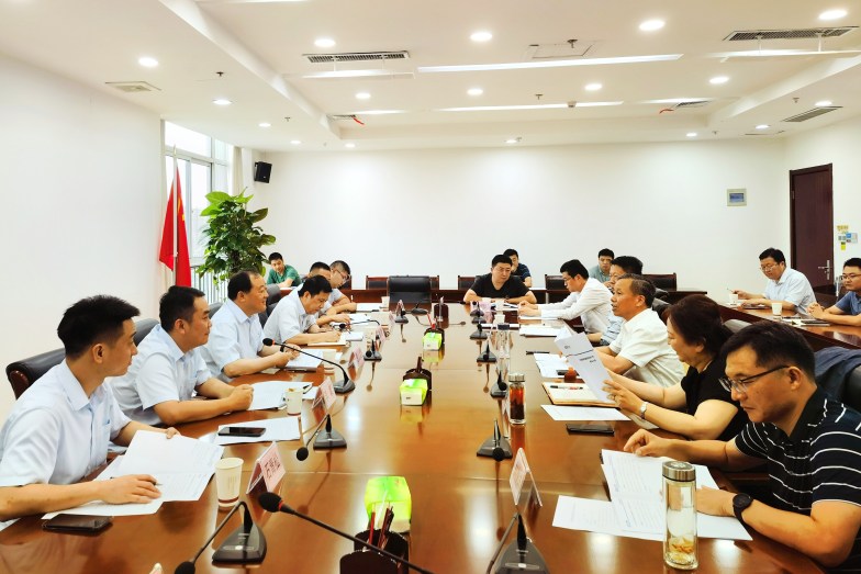 董俊顺与寿县县委书记牛方括、县长孙奇志座谈