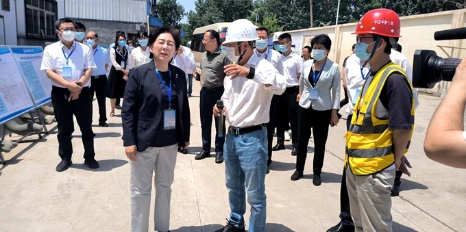 济南市政协主席、党组书记雷杰一行到中铁十局济南市雨污管网改造和内涝治理项目调研