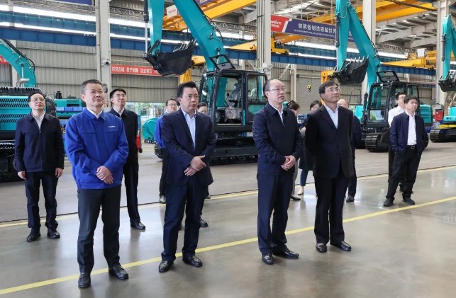 人社部党组成员、副部长俞家栋考察调研山河智能