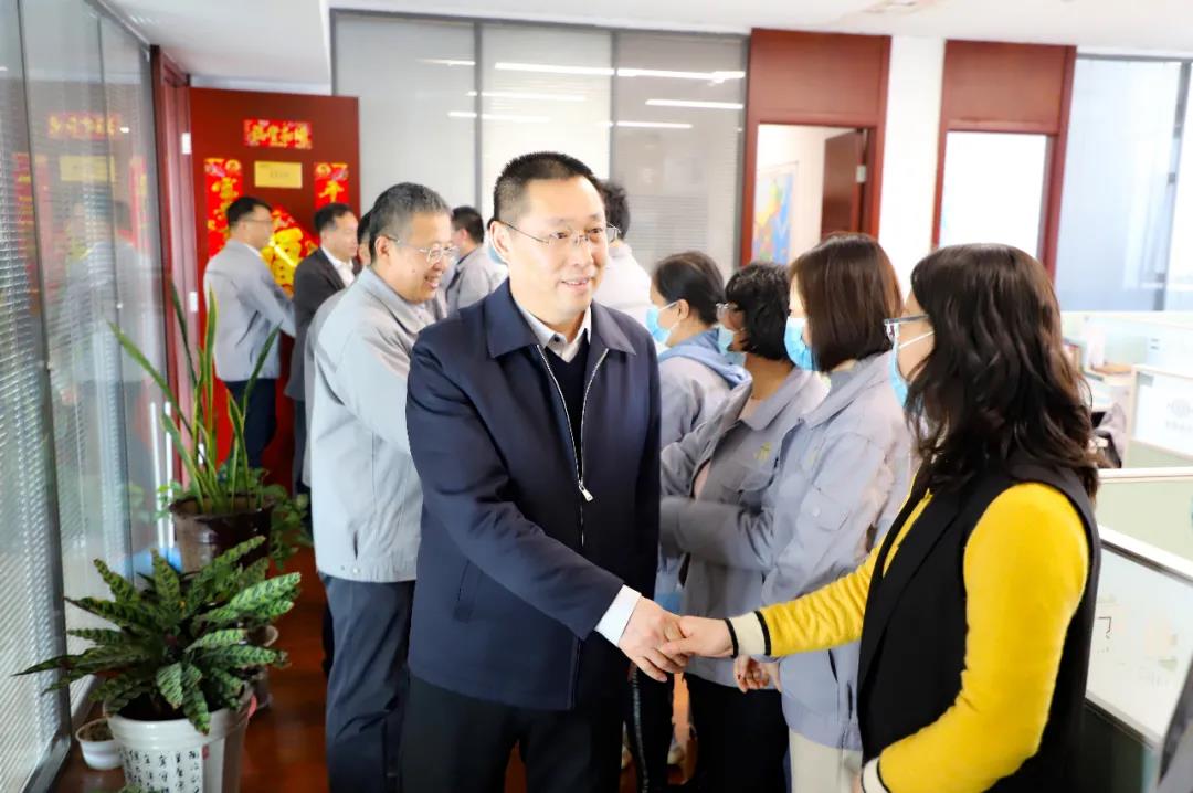 公司领导新年鼓干劲