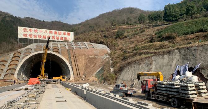 施工案例 | 徐工随车助力杭绍台铁路咽喉东茗隧道段电网铺设