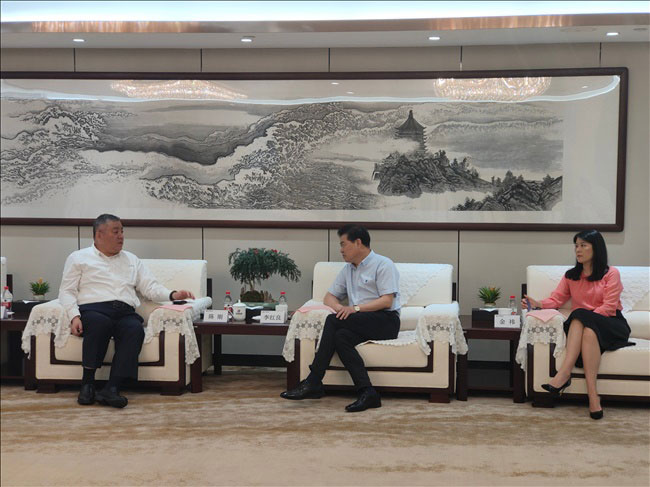 李红良总经理与来访的上海宝冶集团陈刚总经理一行座谈交流