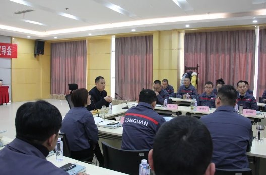 通冠机械高空业务启动暨商务政策宣导会在郑圆满召开