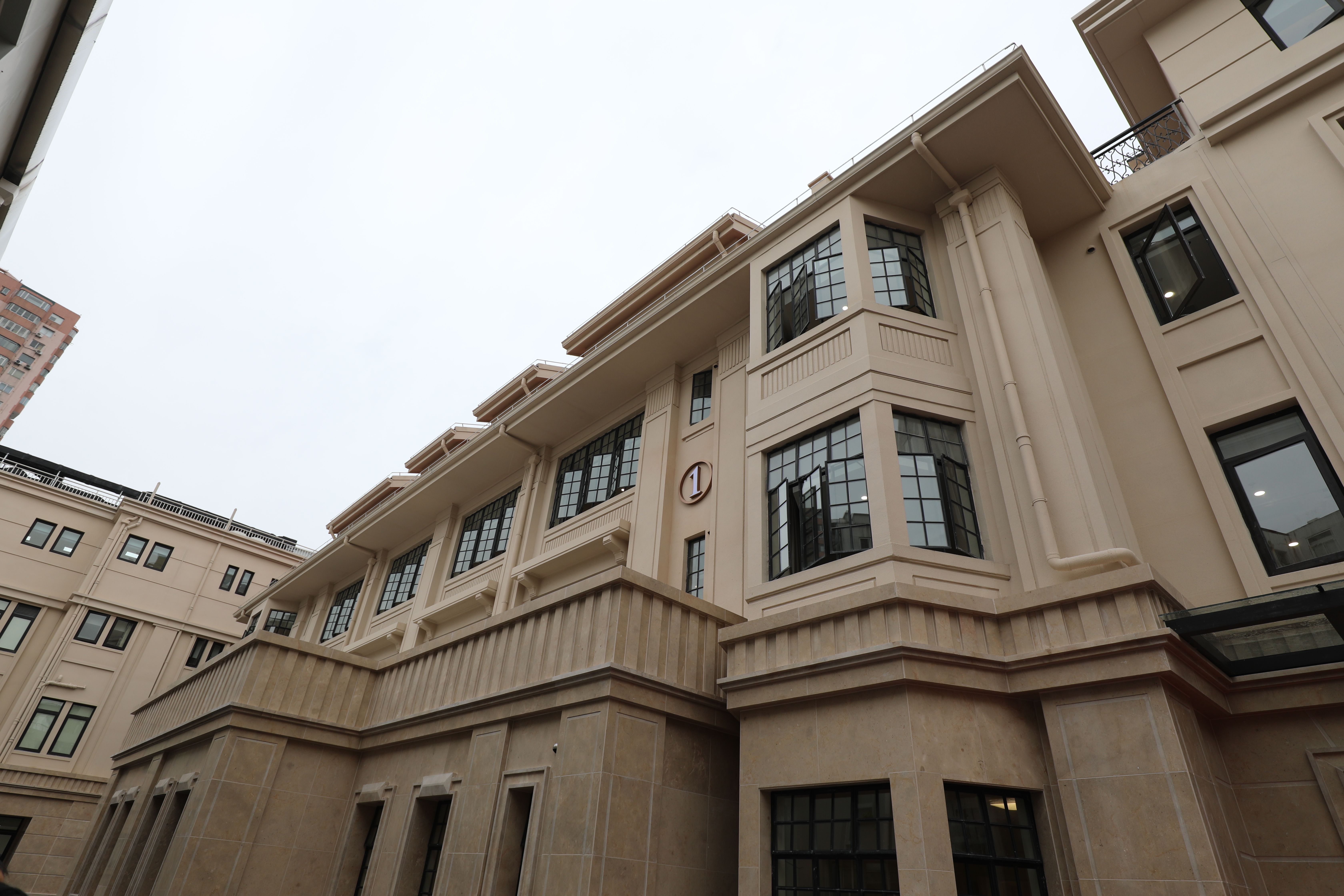 “新生”的百年老楼再启“上海大摇篮”模式 一建集团承担修缮任务的一妇婴西院住院楼启用