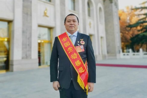 胡鹏：脚踏实地书写人生