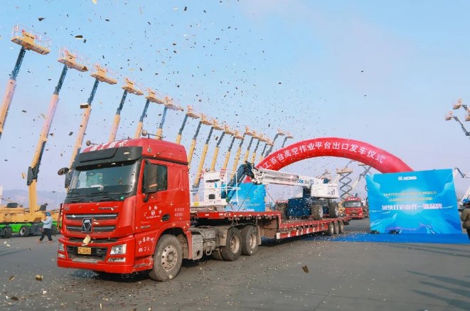 再添重彩 完美收官：百台徐工高空作业平台发车“一带一路”